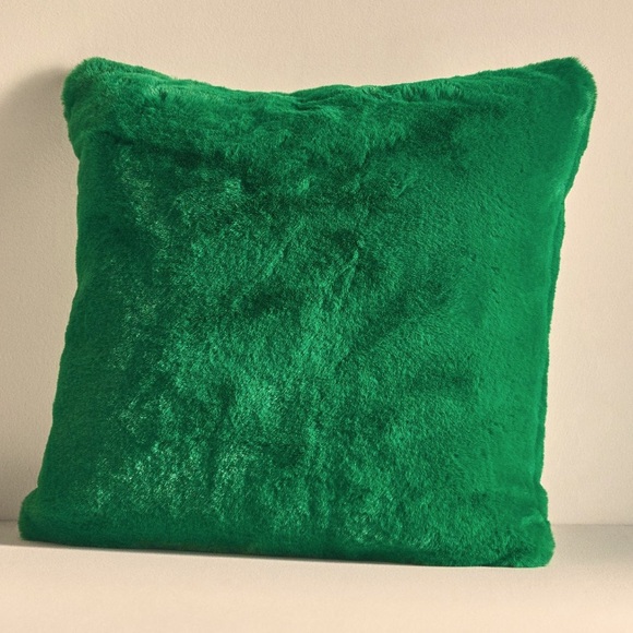 Sophie Pillow faux fur green - Picture 1 of 8